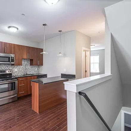 Rent this 2 bed apartment on Girard Avenue & 20th Street in West Girard Avenue, Philadelphia