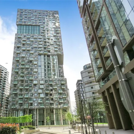 Rent this 3 bed apartment on Talisman Tower in 6 Lincoln Plaza, Millwall