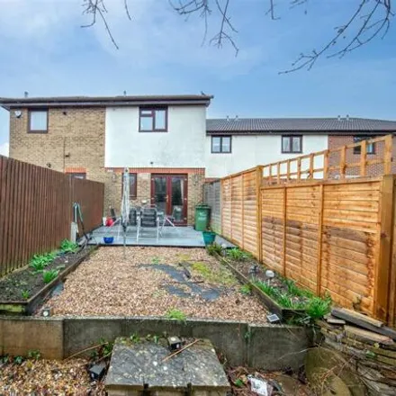 Image 4 - Readers Close, Dunstable, LU6 1NT, United Kingdom - Townhouse for sale