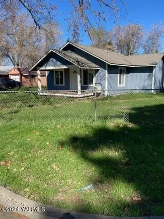 Buy this 4 bed house on 1292 South 13th Avenue in Yakima, WA 98902