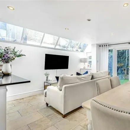 Image 5 - Querrin Street, London, SW6 2RF, United Kingdom - Apartment for sale
