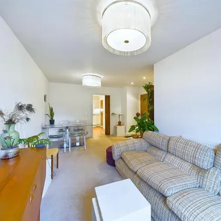 Image 7 - Whitchurch Lane, London, HA8 6RN, United Kingdom - Apartment for sale