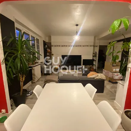Rent this 4 bed apartment on Le channel in Boulevard de la Résistance, 62100 Calais