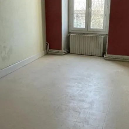 Rent this 3 bed apartment on 4 Rue du Père Jules Chevalier in 36100 Issoudun, France