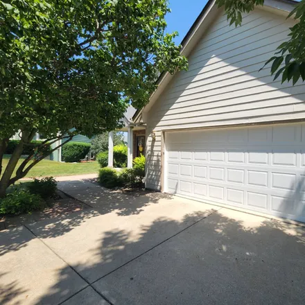 Image 3 - 9909 Iltis Drive, Urbandale, IA 50322, USA - House for sale