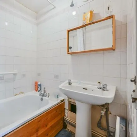 Image 5 - Turnville House, Bernhardt Crescent, London, NW8 8AG, United Kingdom - Apartment for sale