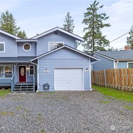 Buy this 3 bed house on 1424 West Ave in Port Orchard, Washington