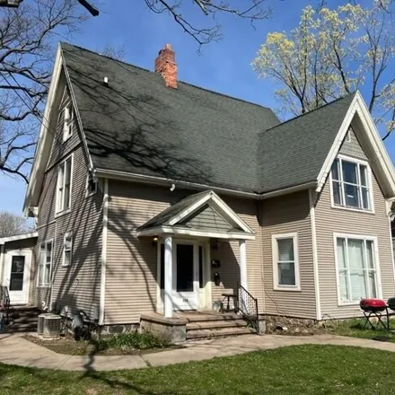 Buy this studio house on 221 Pleasant Street in Waupaca, WI 54981