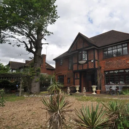 Rent this 5 bed house on Stockwood Park Golf Centre in London Road, Luton