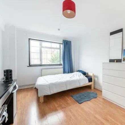 Image 2 - Ashford Road, Barnet, London, Nw2 - Apartment for rent