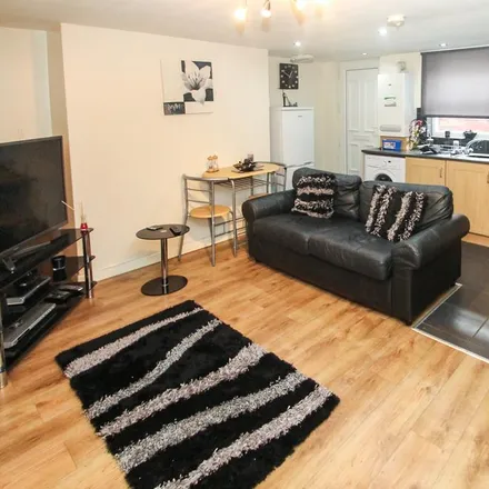 Rent this 2 bed apartment on Edinburgh Road in Leeds, LS12 3UD