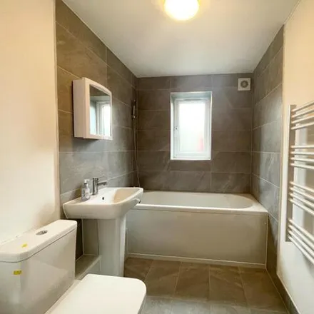 Image 4 - Greenslade Road, London, IG11 9XE, United Kingdom - Apartment for rent