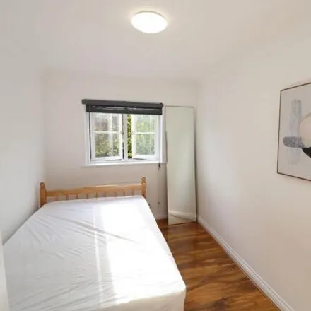 Image 3 - Shearwater Close, Galleons Drive, London, IG11 0GU, United Kingdom - House for rent