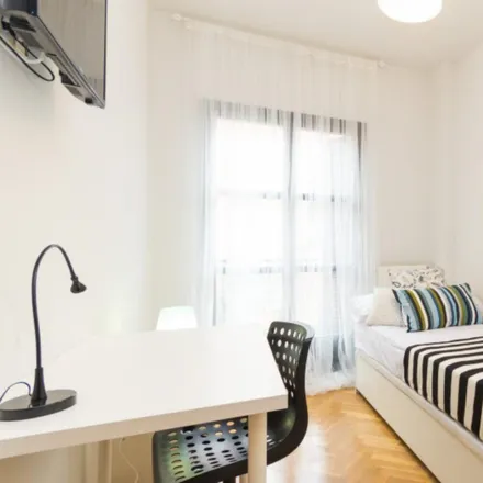 Rent this 8 bed room on Madrid in Calle del Limonero, 47-49