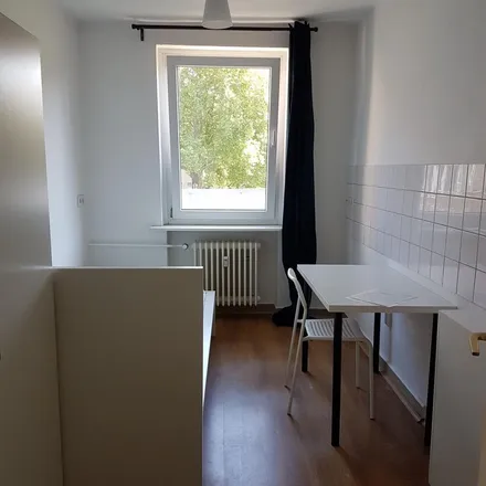 Rent this 3 bed apartment on Kieler Straße 391b-c in 22525 Hamburg, Germany