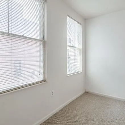 Image 4 - 302 South 10th Street, Philadelphia, PA 19109, USA - Apartment for rent