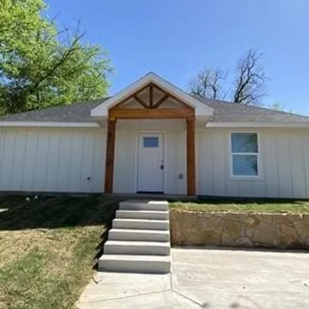 Rent this 3 bed house on 424 East Day Street in Denison, TX 75021