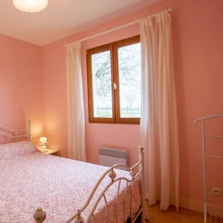 Rent this 2 bed townhouse on 24600 Saint-Méard-de-Drône