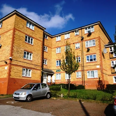 Rent this 2 bed apartment on Subway in 391 Dunstable Road, Luton