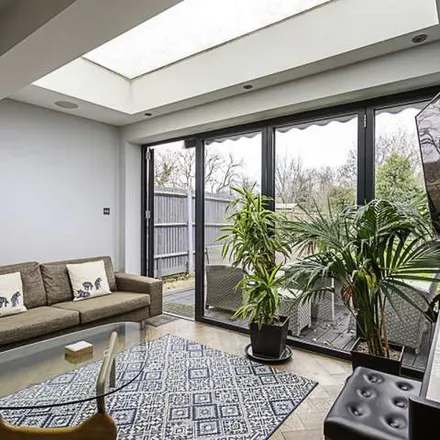 Image 3 - Robinson Road, London, SW17 9DP, United Kingdom - Apartment for rent