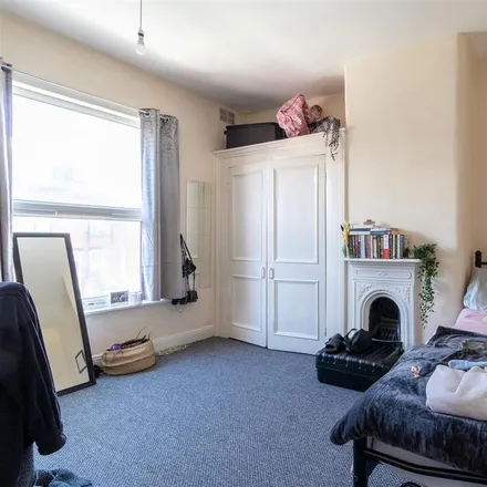 Image 3 - Royal Park Avenue, Leeds, LS6 1EZ, United Kingdom - House for rent