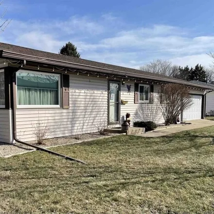 Buy this 4 bed house on 902 East Main Street in Vermillion, SD 57069