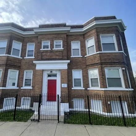 Buy this 12 bed house on 3121-3123 West Monroe Street in Chicago, IL 60624
