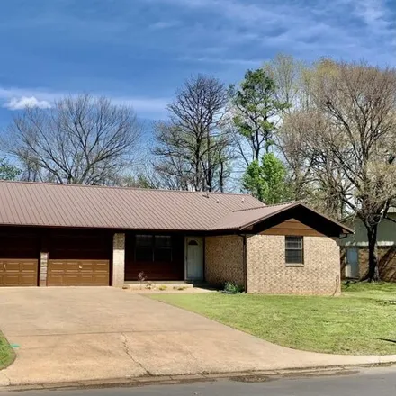 Buy this 3 bed house on 1714 University Drive in Russellville, AR 72801