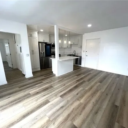 Image 5 - 8322 Clinton Street, West Hollywood, CA 90048, USA - Apartment for rent
