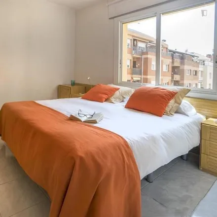 Rent this 3 bed apartment on Carrer de Pau Alsina in 57, 59