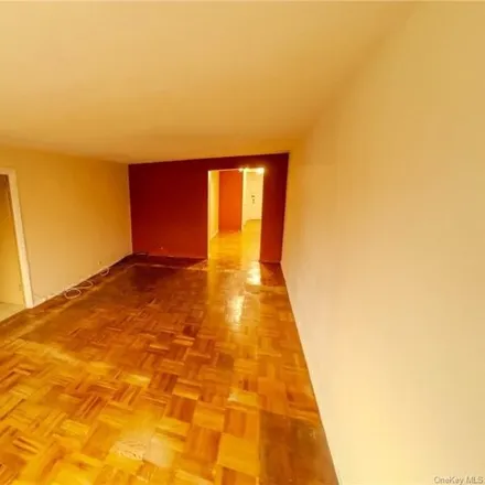 Image 4 - 35 Shady Glen Court, Residence Park, City of New Rochelle, NY 10805, USA - Apartment for sale