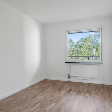 Rent this 5 bed apartment on Mörbylund in 182 30 Danderyds kommun, Sweden