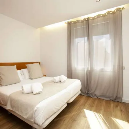 Image 6 - Carrer de Balmes, 10, 08007 Barcelona, Spain - Apartment for rent