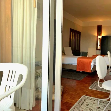 Image 2 - Rua de Barros Lima 946, 932, 930, 920, 918, 4300-025 Porto, Portugal - Room for rent