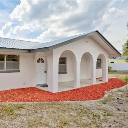 Buy this 3 bed house on 1313 Kerry Drive in Sebring, FL 33870