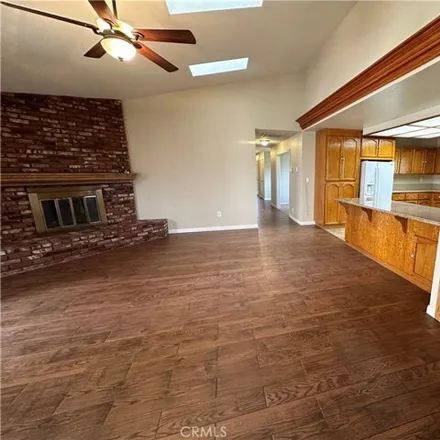 Image 4 - 18372 Kamana Road, Desert Knolls Manor, Apple Valley, CA 92307, USA - House for rent