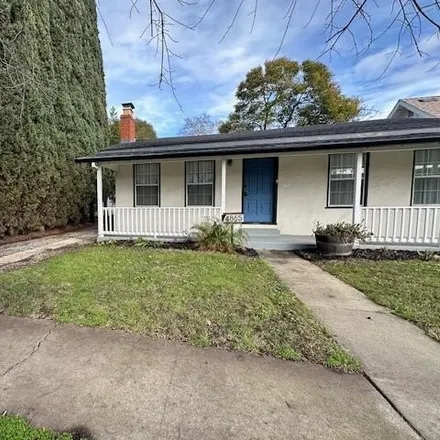 Image 3 - 4865 V Street, Sacramento, CA 95817, USA - House for sale