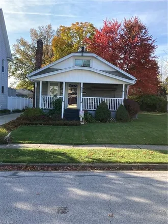 Image 2 - 636 Notre Dame Avenue, Cuyahoga Falls, OH 44221, USA - House for sale