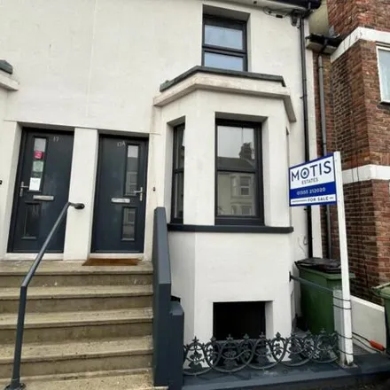 Image 2 - Pavilion Road, Folkestone, CT19 5RW, United Kingdom - Townhouse for sale