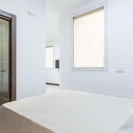 Image 7 - La Cabra en el Tejado, Calle de Santa Ana, 28005 Madrid, Spain - Apartment for rent