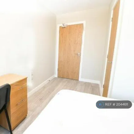 Image 3 - Water Lane, Bradford, BD1 2RF, United Kingdom - Apartment for rent