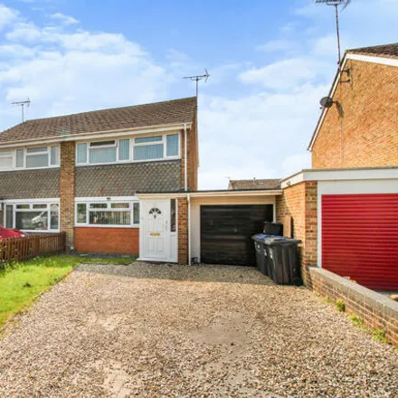 Buy this 3 bed duplex on Bishopsfield in Cricklade, SN6 6BS