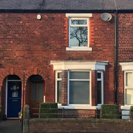 Rent this 3 bed townhouse on Hartford in Chester Road / St John the Baptist Church, Chester Road