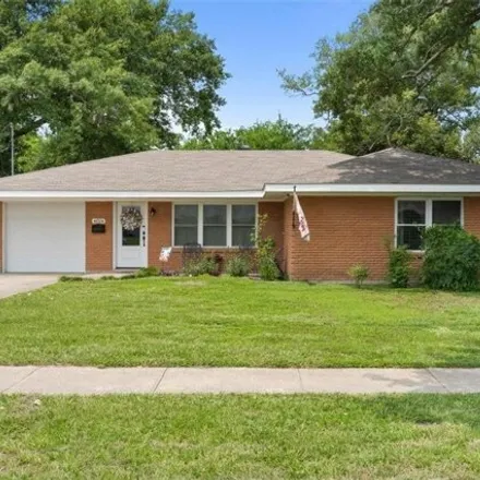 Buy this 3 bed house on 4072 Ernest Street in Lake Charles, LA 70605