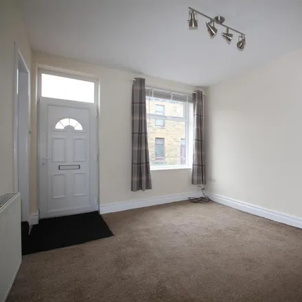 Image 3 - Thornton Road, Queensbury, BD13 1NL, United Kingdom - Townhouse for rent