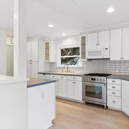Image 5 - 13545 Simshaw Avenue, Los Angeles, CA 91342, USA - House for sale