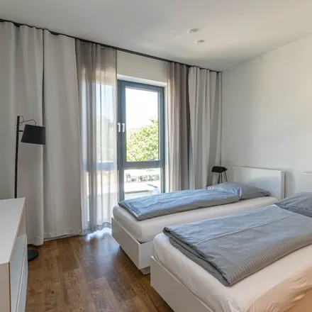Image 2 - S Karlshorst, Treskowallee, 10318 Berlin, Germany - Apartment for rent