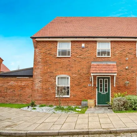 Rent this 6 bed house on Mansion Rise in Swanscombe, DA10 1BE