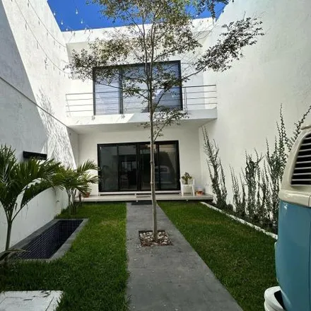 Buy this 2 bed house on Calle Damián Carmona in Circunvalación Oblatos, 44780 Guadalajara