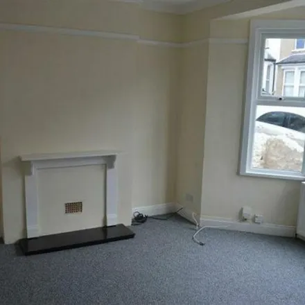Image 9 - unnamed road, Southend-on-Sea, SS1 1QH, United Kingdom - Apartment for rent